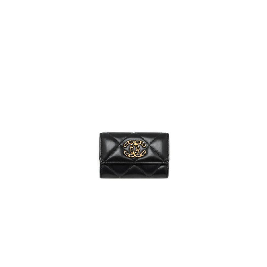 CHANEL 19 card holder with flap